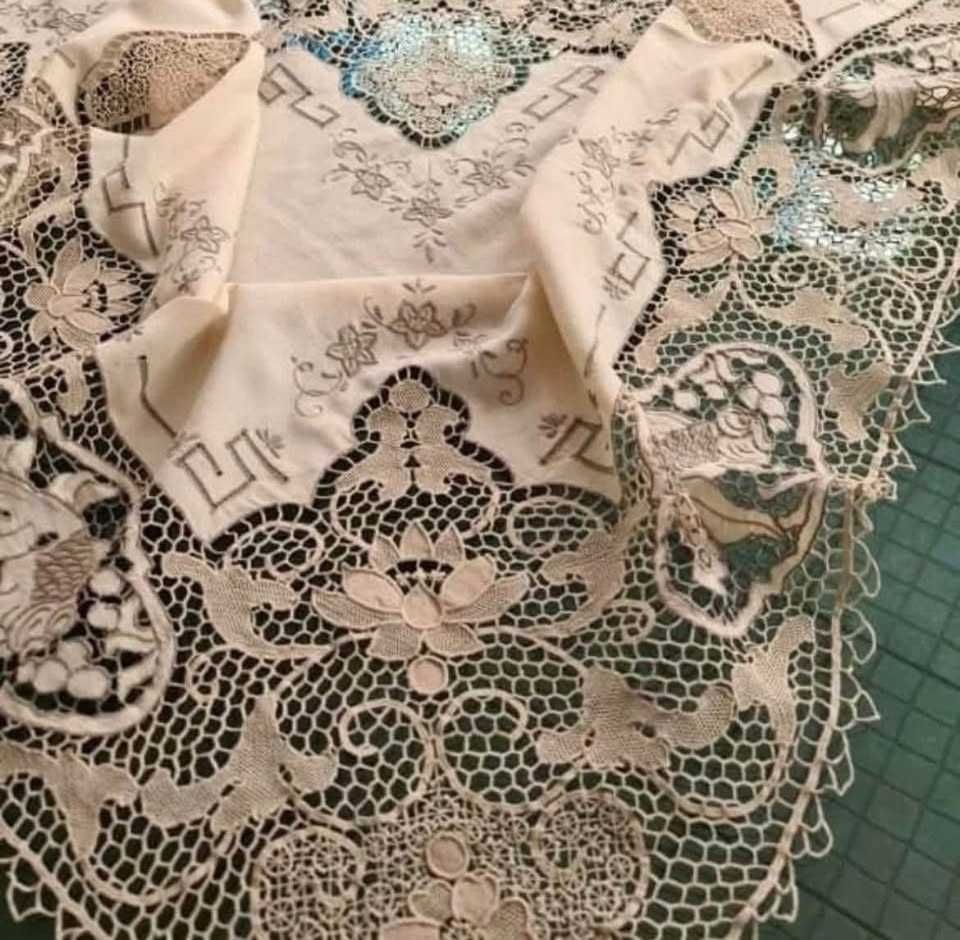 Toalha de mesa original de Veneza, puro linho bordados e renda manuais