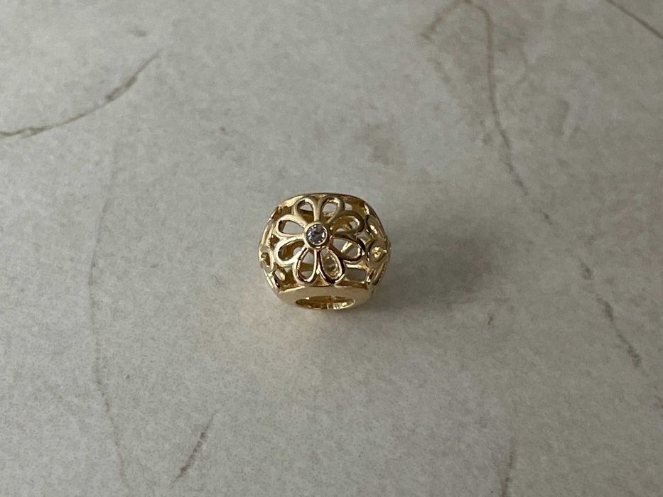 Złota zawieszka kulka charms 14K pr.585 motyw kwiata