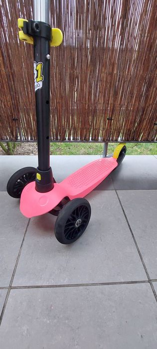 Hulajnoga trójkołowa decathlon