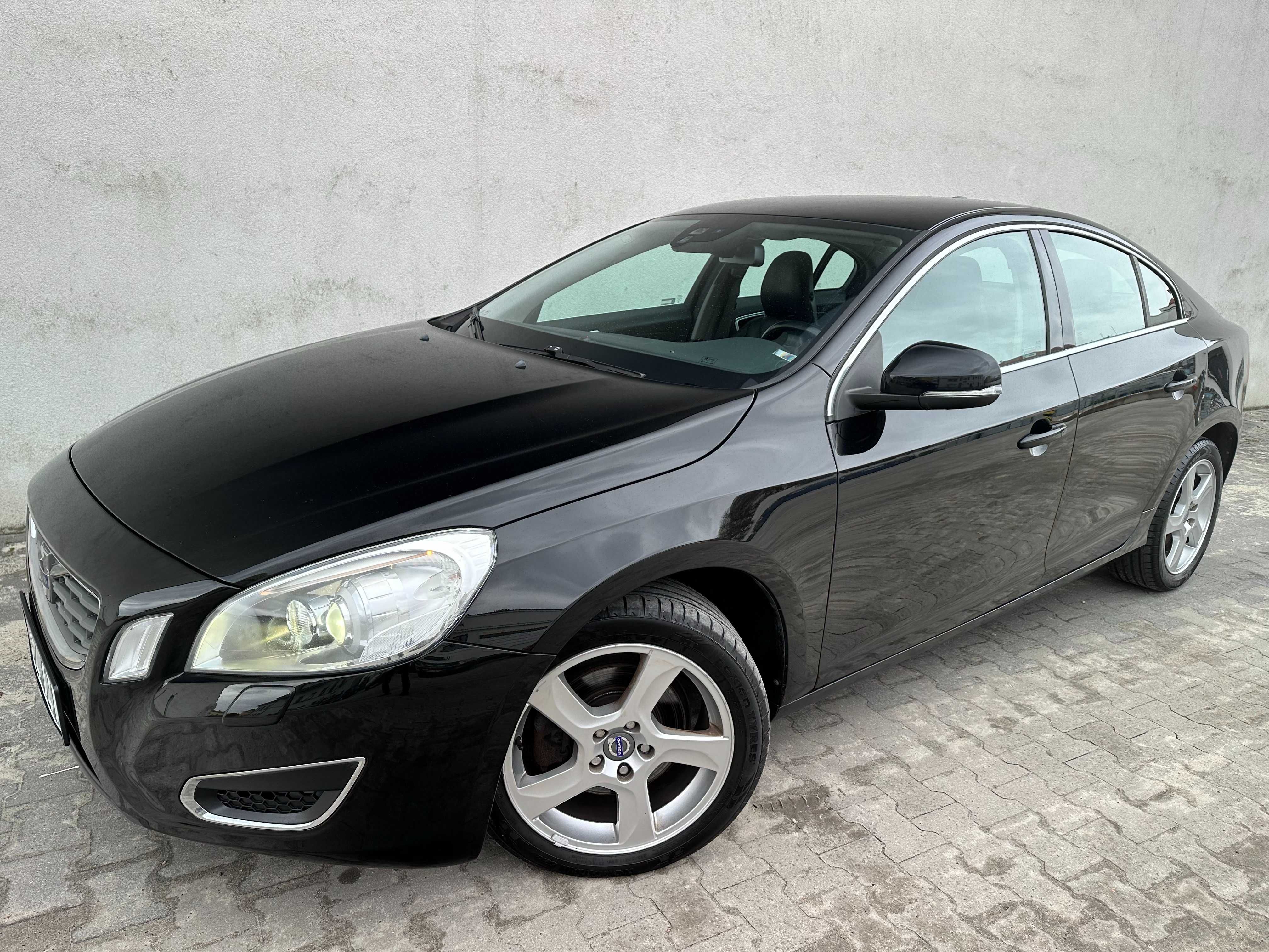 VOLVO S60 2.0D 163PS SUMMUM Bi-Xenon Navi Skóra Memory PDC 17" WZÓR !