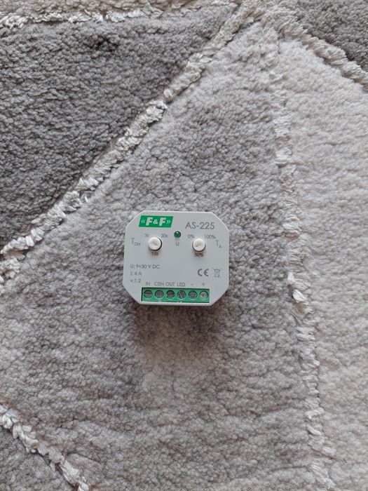 Kaskadowy sterownik oświetlenia schodowego do puszki fi60 4A 10-90s 9-