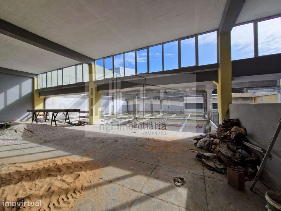 Armazém em Sacavém e Prior Velho