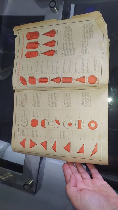 Manual antigo de matemática com mais de 70 anos