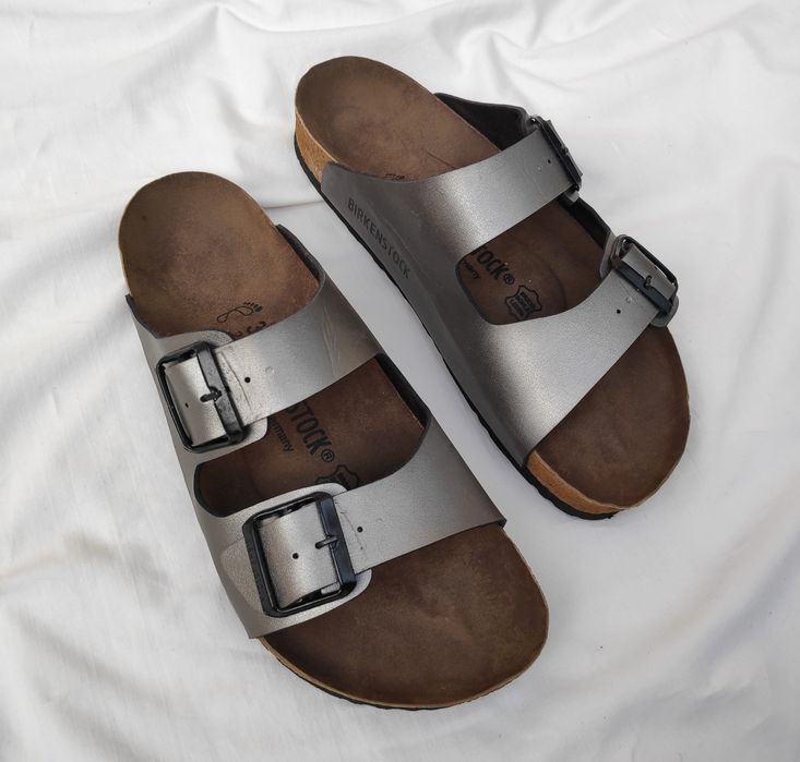Сріблясті шкіряні шльопанці Birkenstock Arizona сланці унісекс сандалі