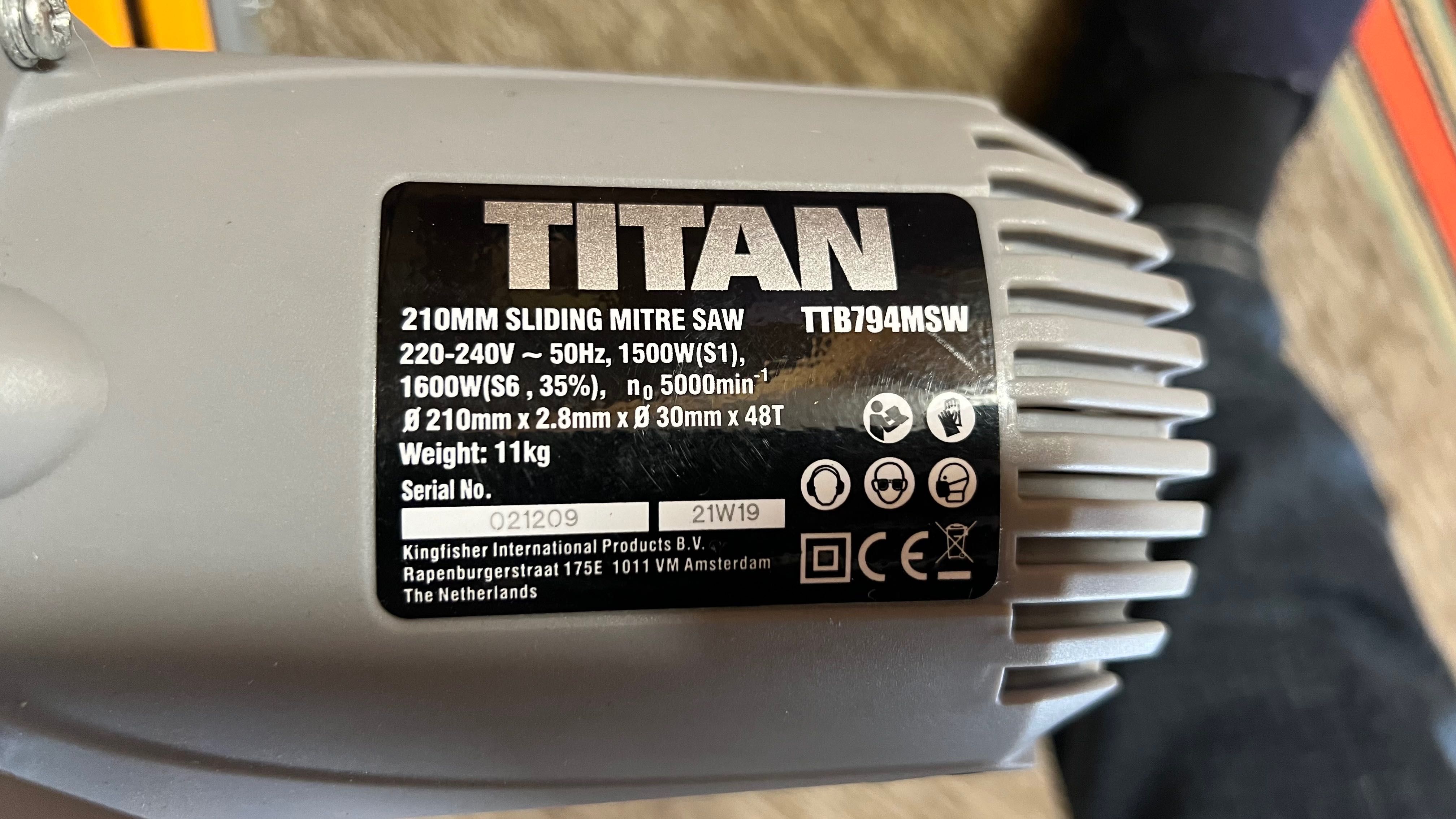 Торцювальна пила Titan TTB794MSW 210mm