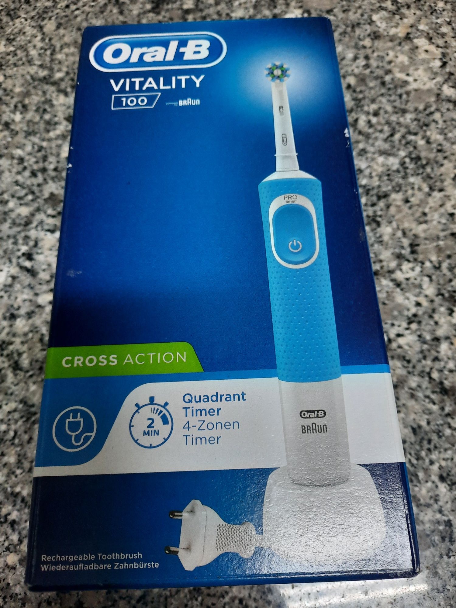 Escova dentes eléctrica Oral-B. Selada.