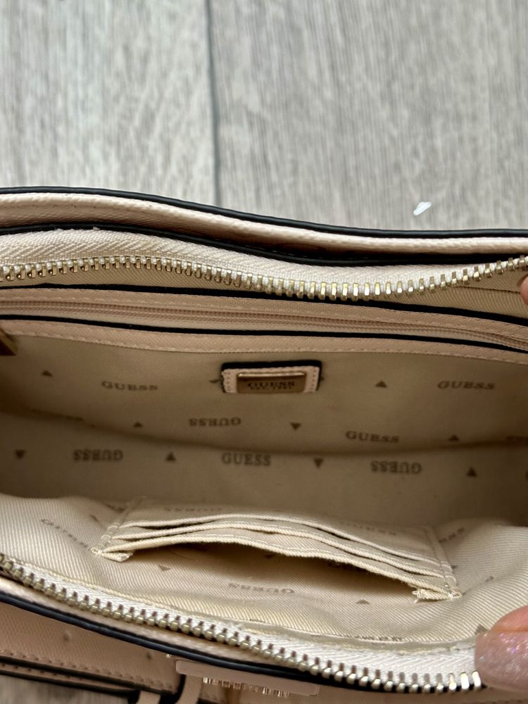 Оригінальна сумка Guess Noelle пудрового кольору