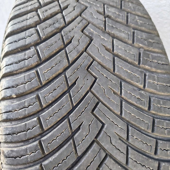 Opony wielosezonowe PIRELLI