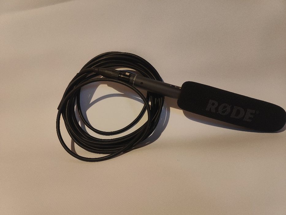 Rode NTG-1 profesjonalny mikrofon pojemnościowy typu shotgun.