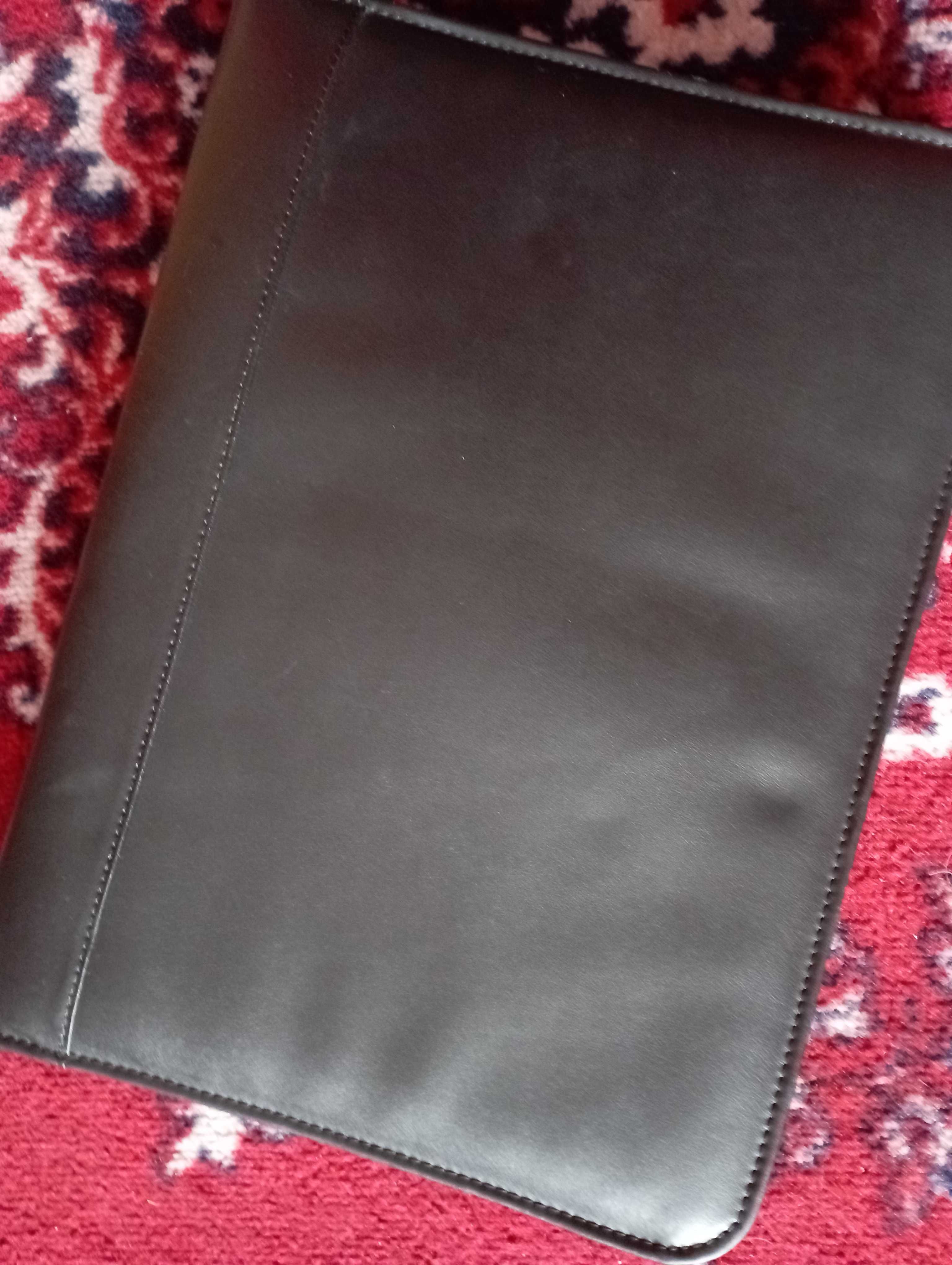 Etui na laptop bądź dokumenty