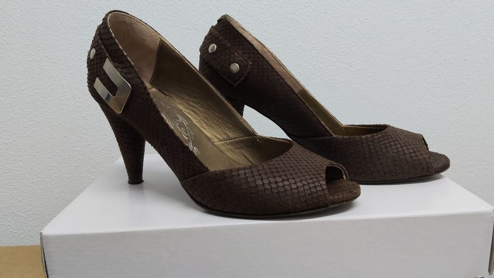 Sapatos castanhos
