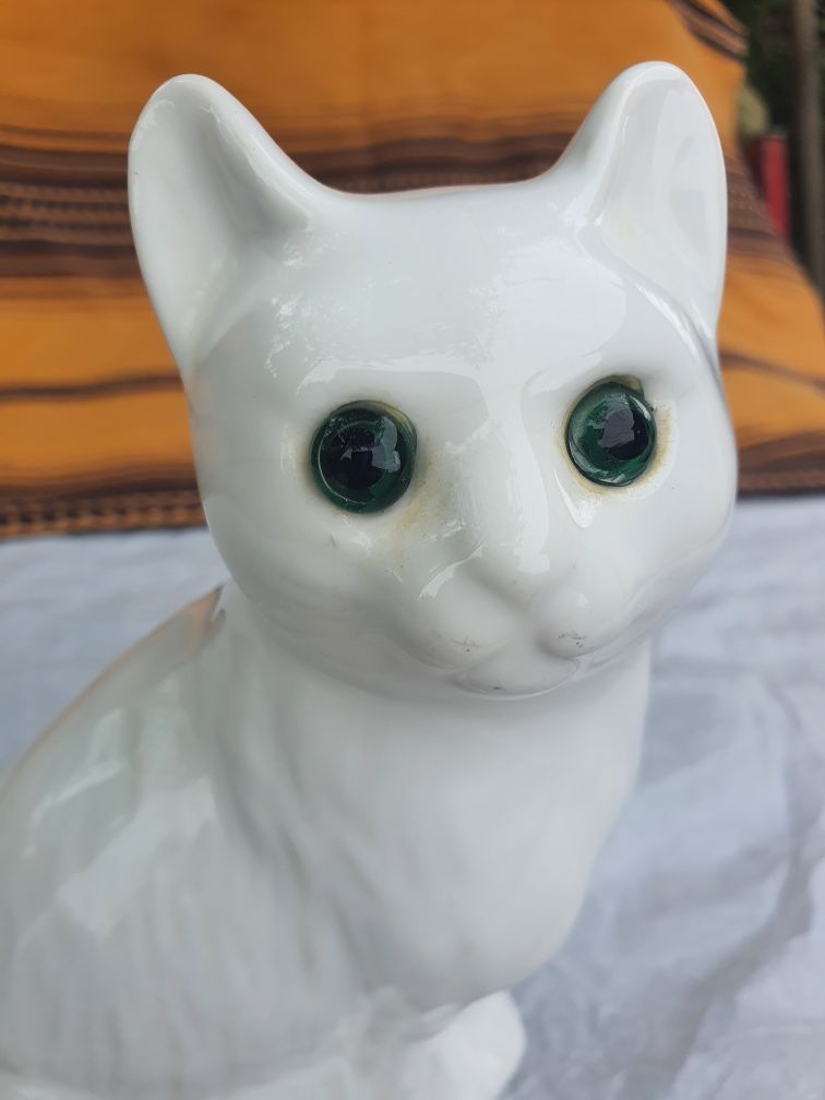 Figurka ceramiczny portugalski kotek.