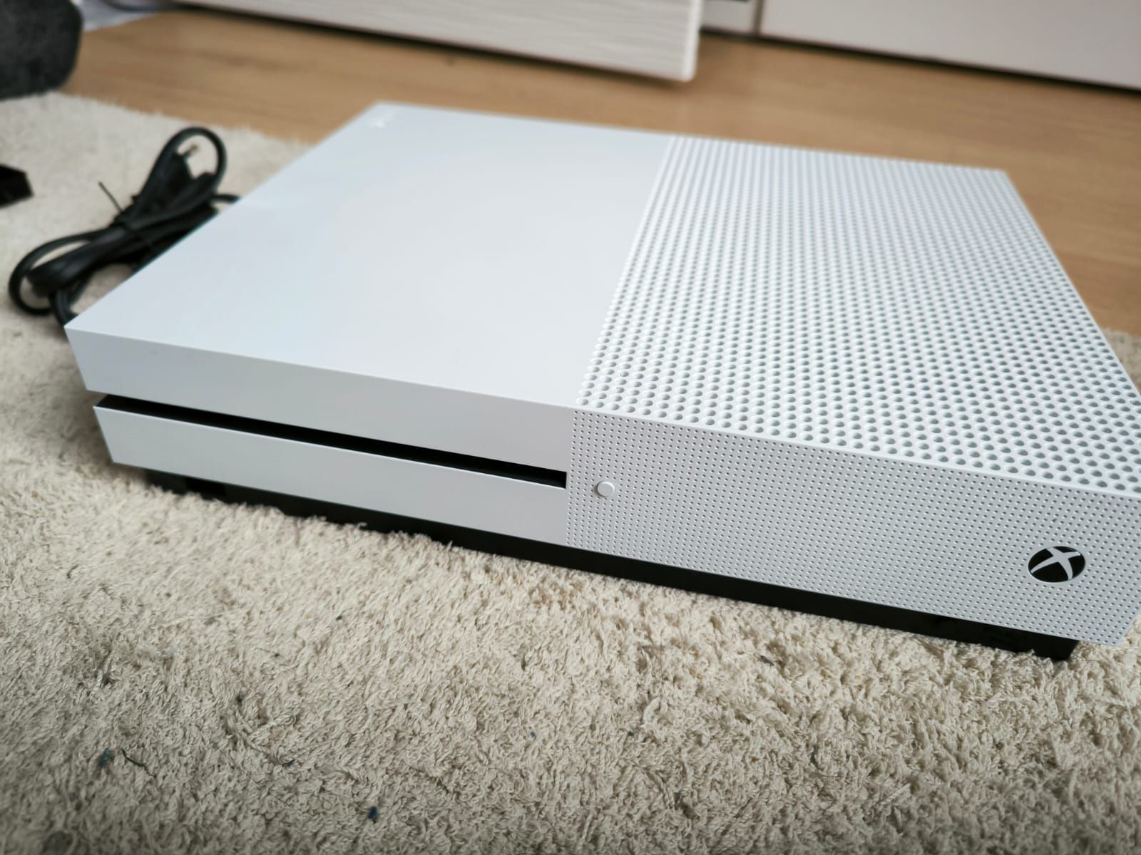 XBOX One S 500gb + Comandos + Jogos