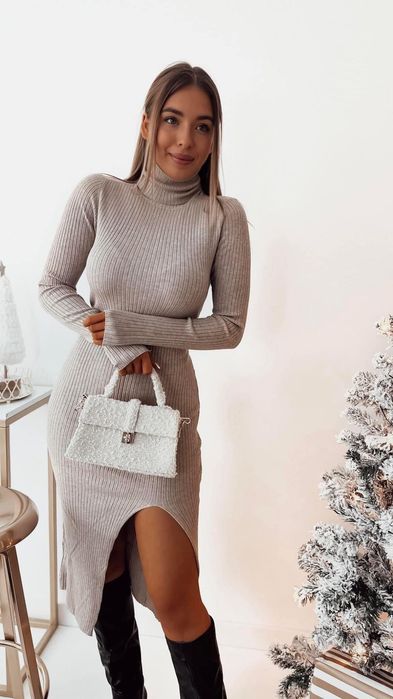 Sukienka dzianinowa z golfem