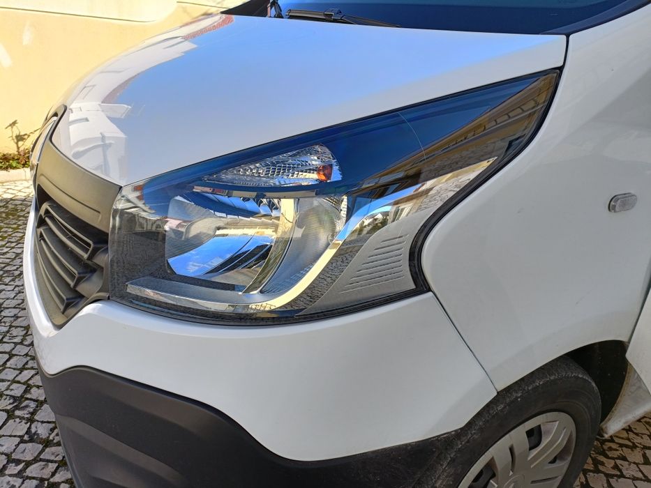 Farol principal Esq/dir Renault trafic 2018