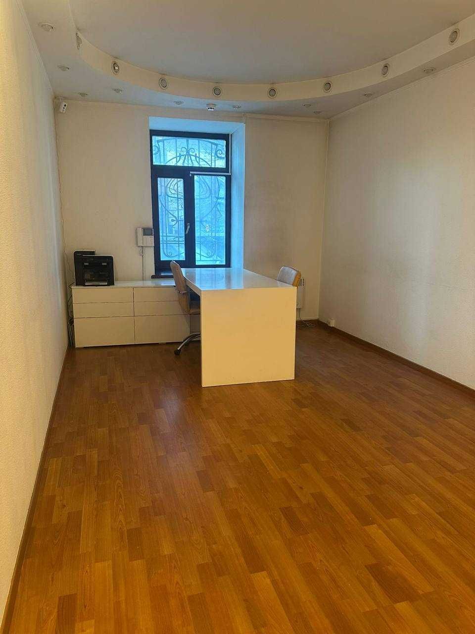Продам коммерческое помещение в центре (ул, Старокозацкая 80)