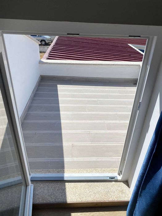 Alugo anexo T1 + 1 para, estudantes ou professores, em Fernão Ferro.