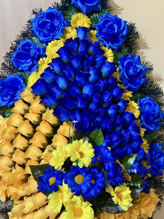 Вінок ритуальний жовто-блакитний великий штучний