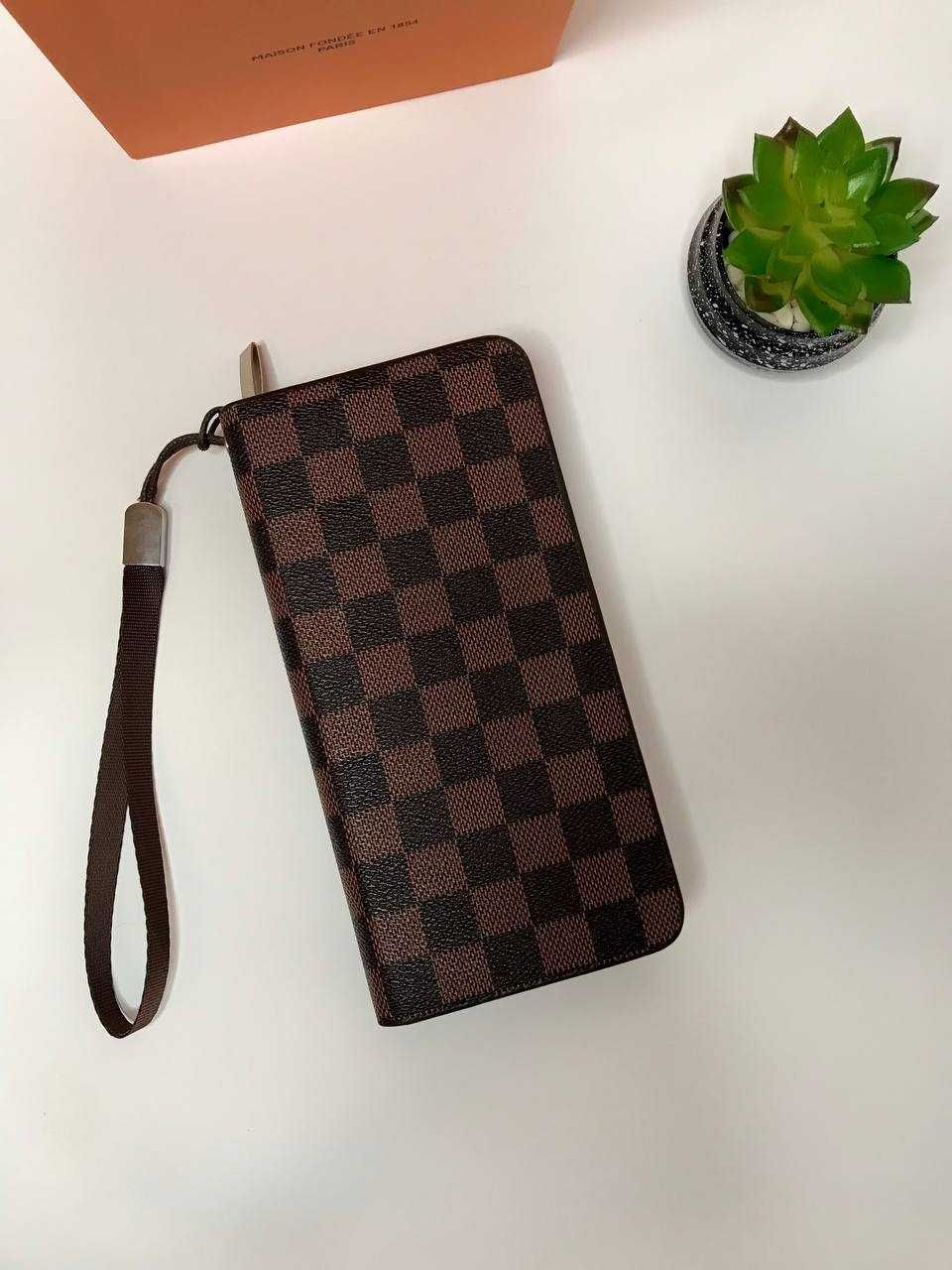 клатч Louis Vuitton Brown