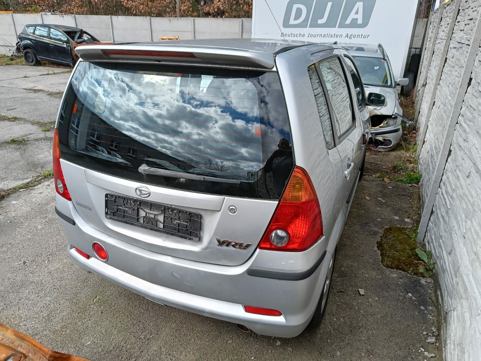 Daihatsu yrv 1.3i s07 caly na czesci