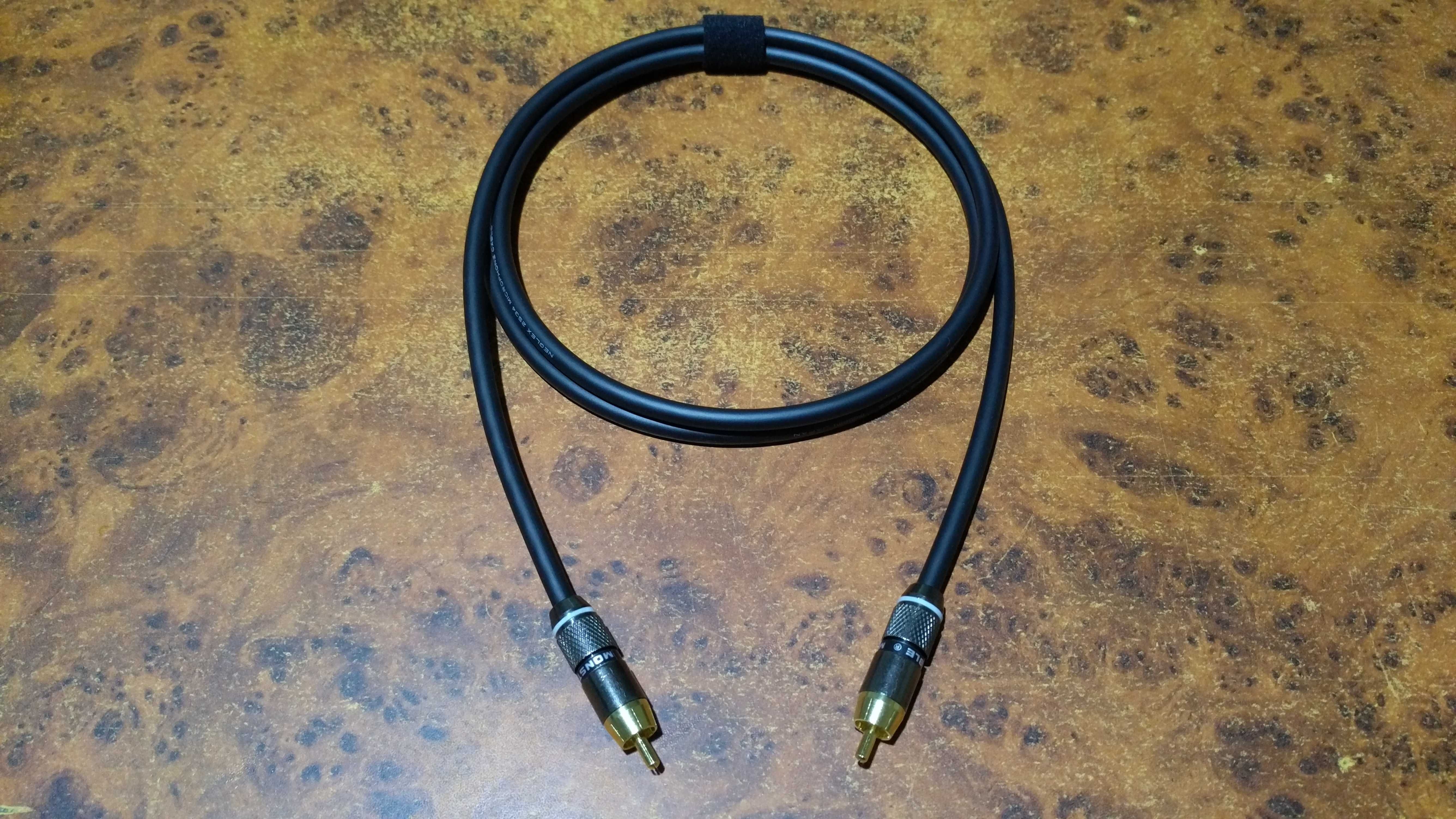 Hi-Fi сабвуферный кабель RCA/RCA Mogami W2534 направленный экран