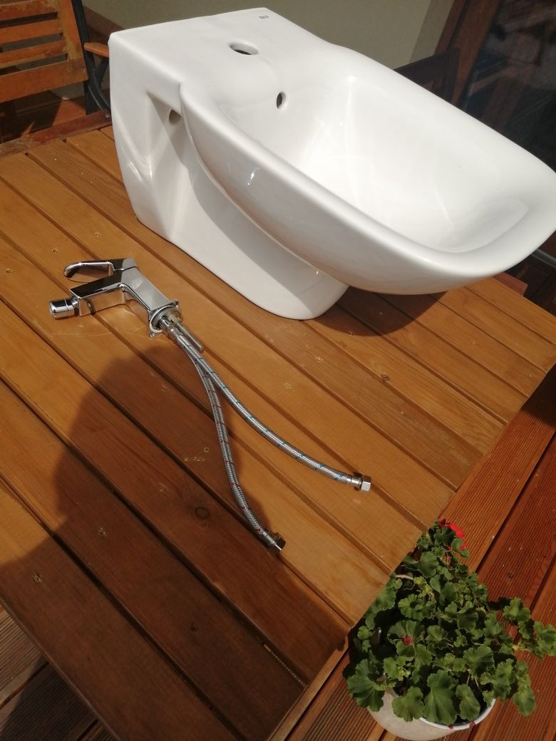 Bidet Roca podwieszany
