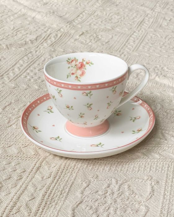 filiżanka ze spodkiem różyczki porcelana biała 200 ml