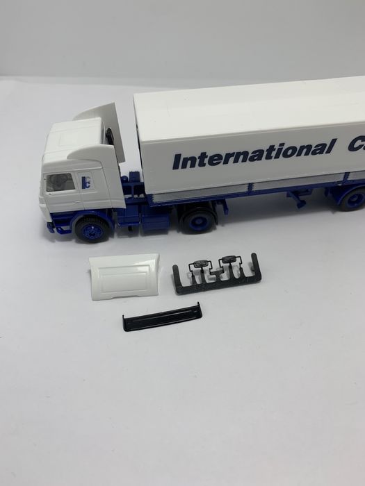 Scania com reboque da Herpa escala H0 1/87