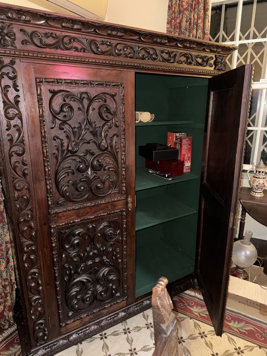 Roupeiro de madeira Renascença