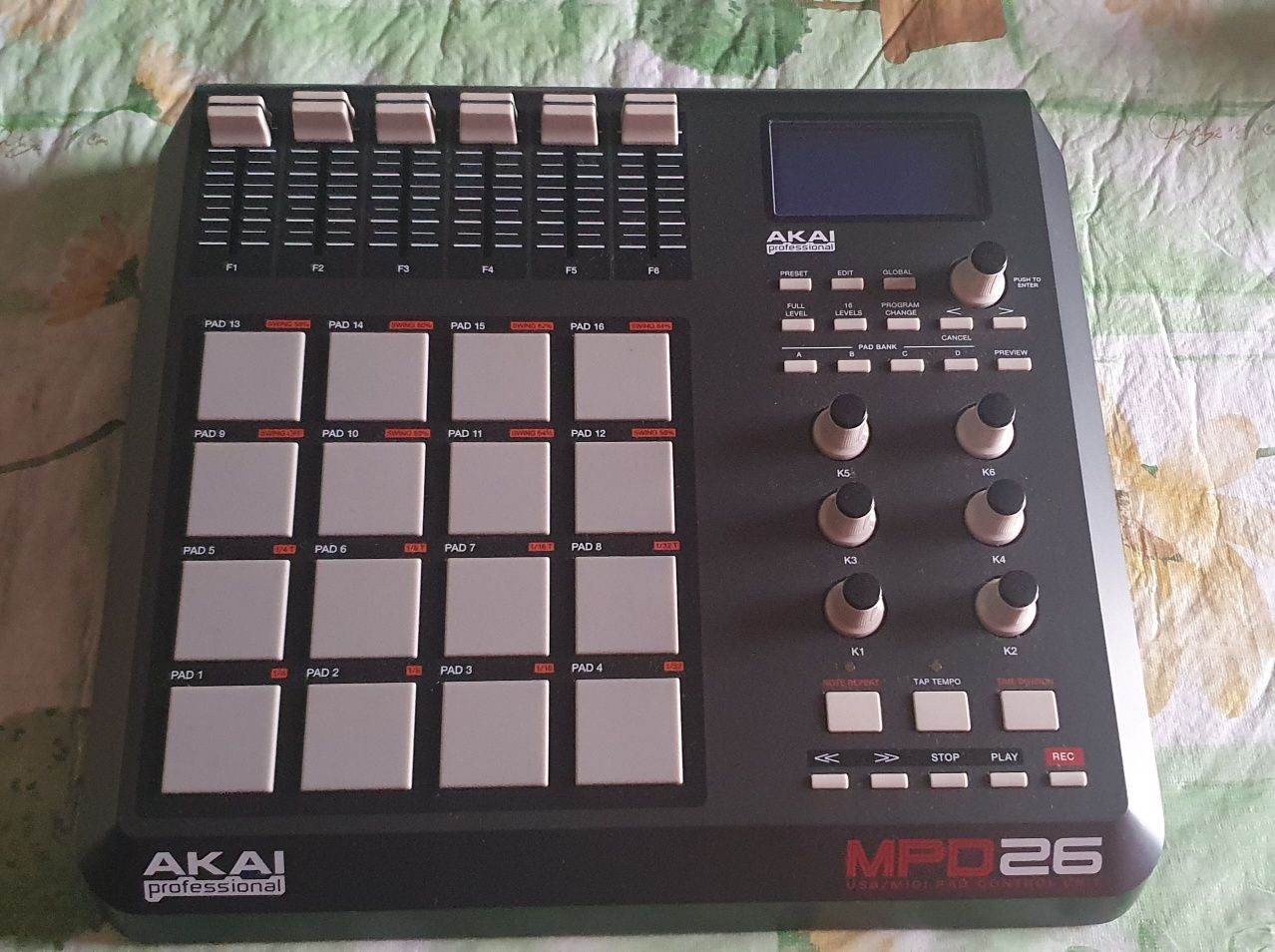 Vendo Akai MPD 26