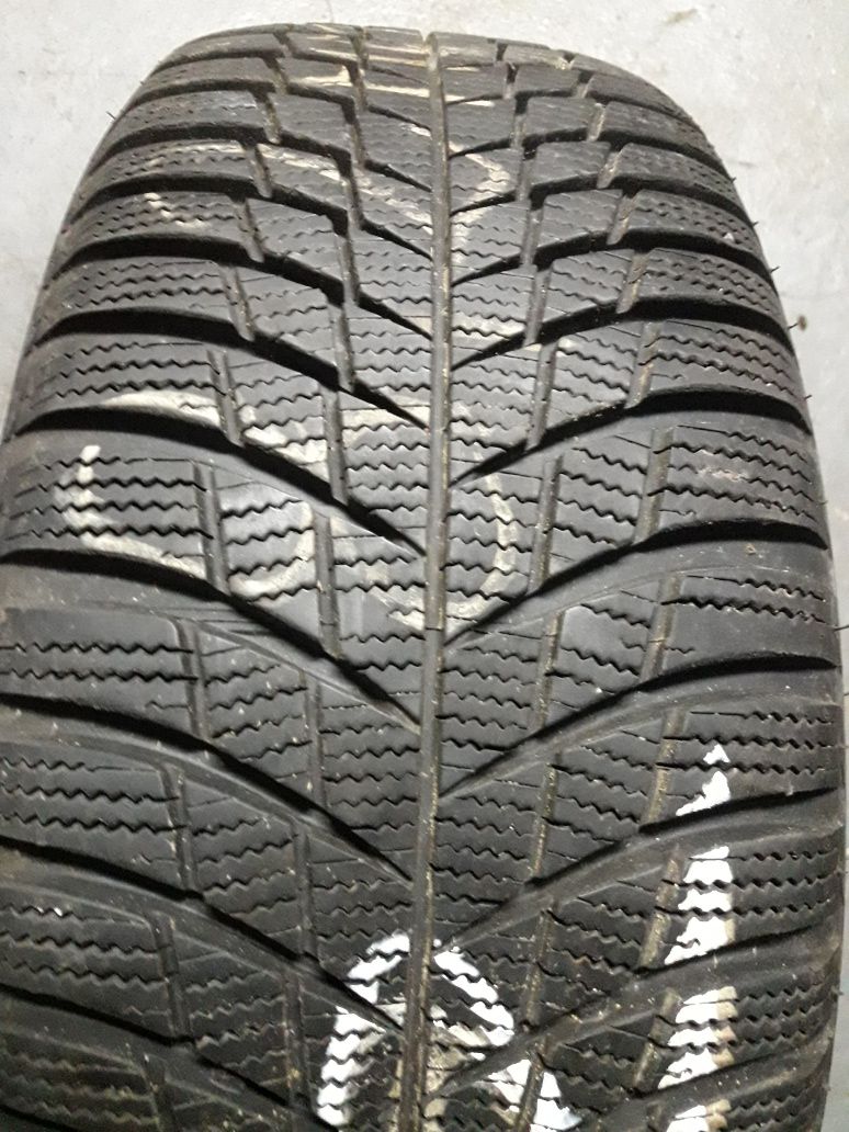 BRIDGESTONE 205/55R16 91H, pojedyńcza opona zimowa.