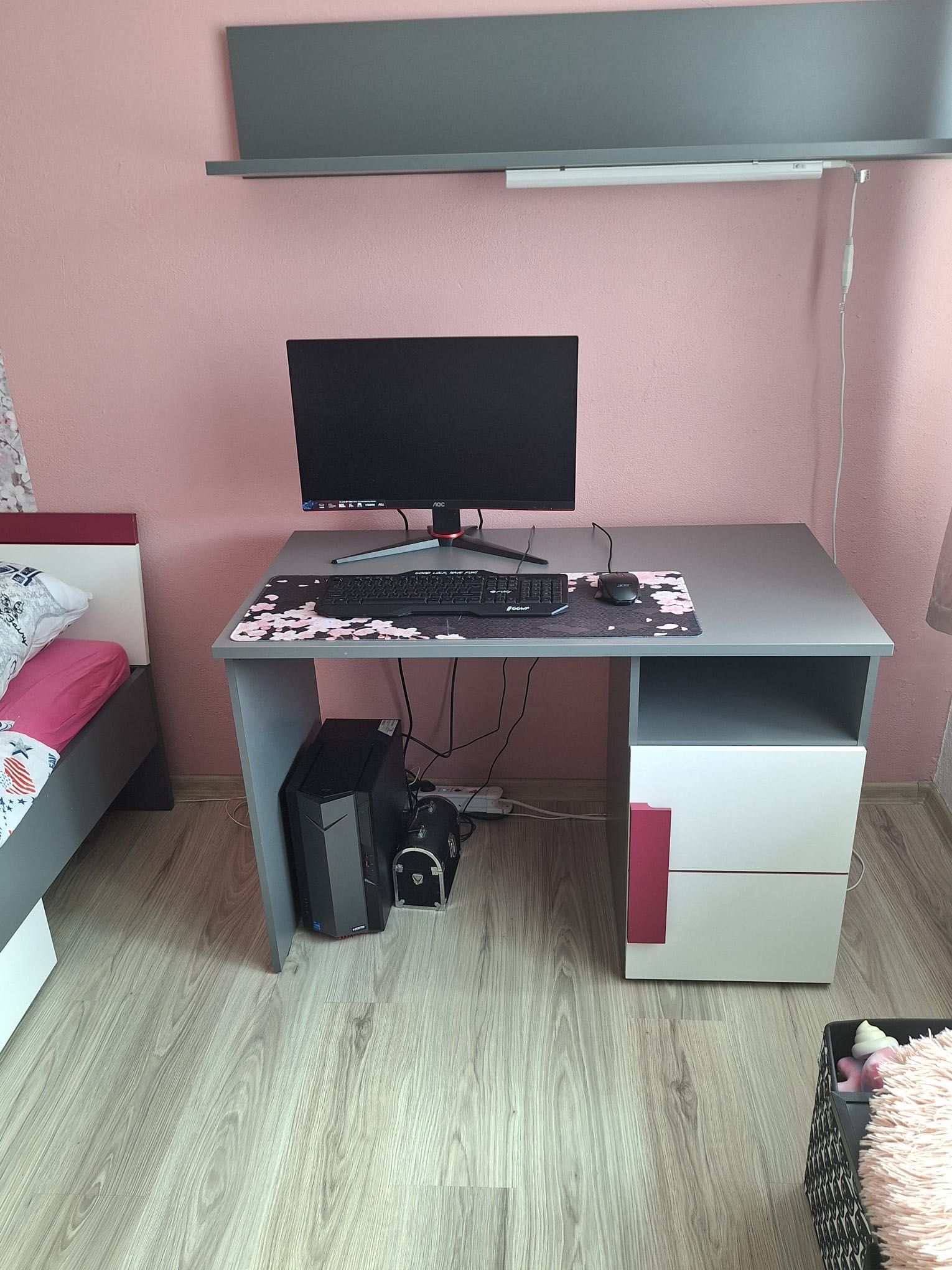 Sprzedam zestaw mebli Libelle biurko półkę oraz łóżko z szufladą