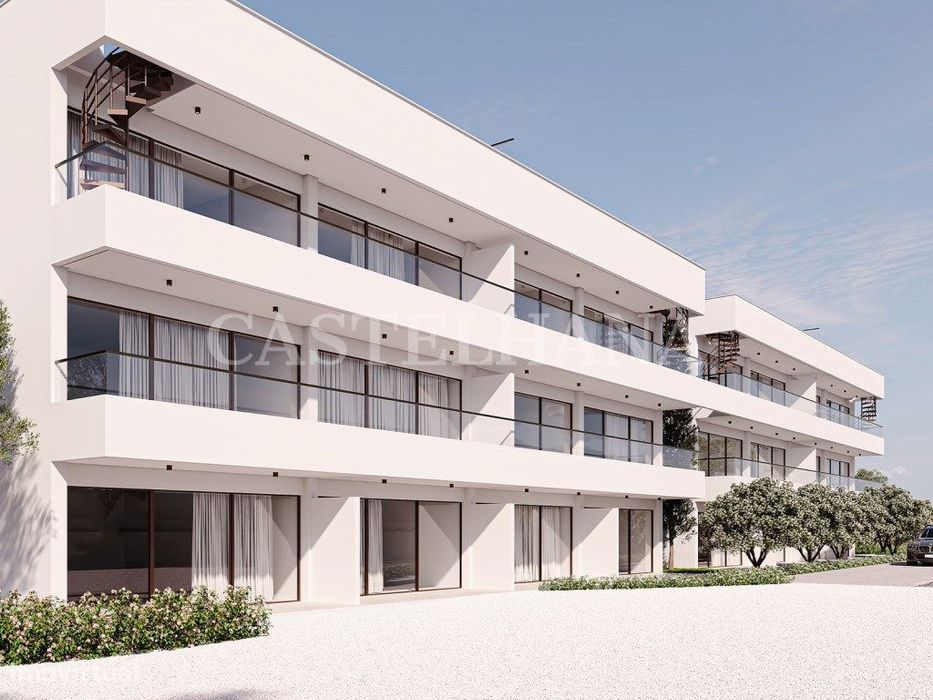 Apartamento T0 com varanda, junto à praia, no Carvoeiro, Algarve