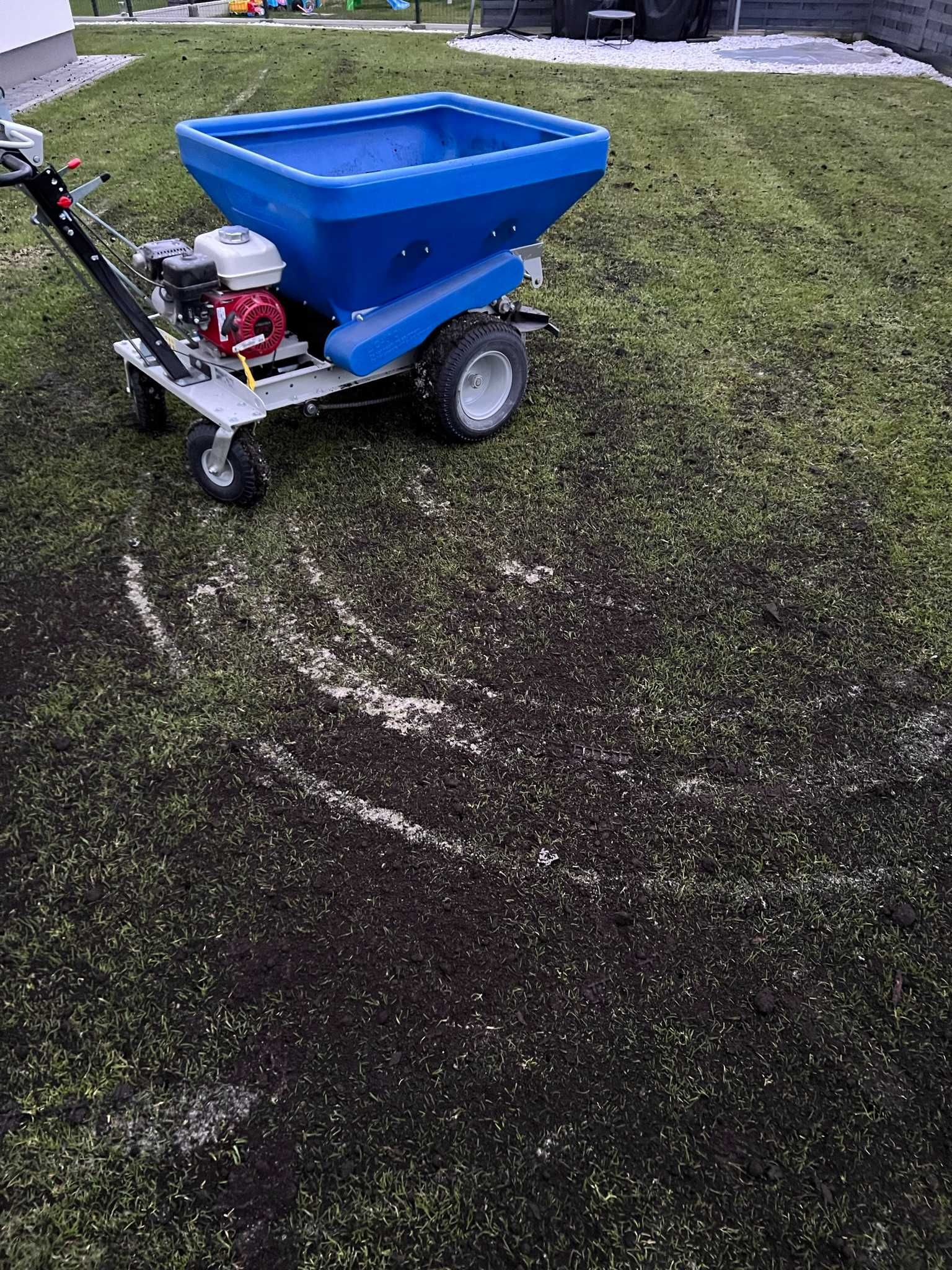 Profesjonalne piaskowanie trawnika, top dressing trawnika, EcoLawn