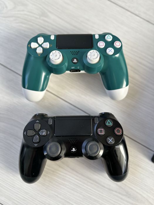 Playstation 4 PRO 1TB 2 pady