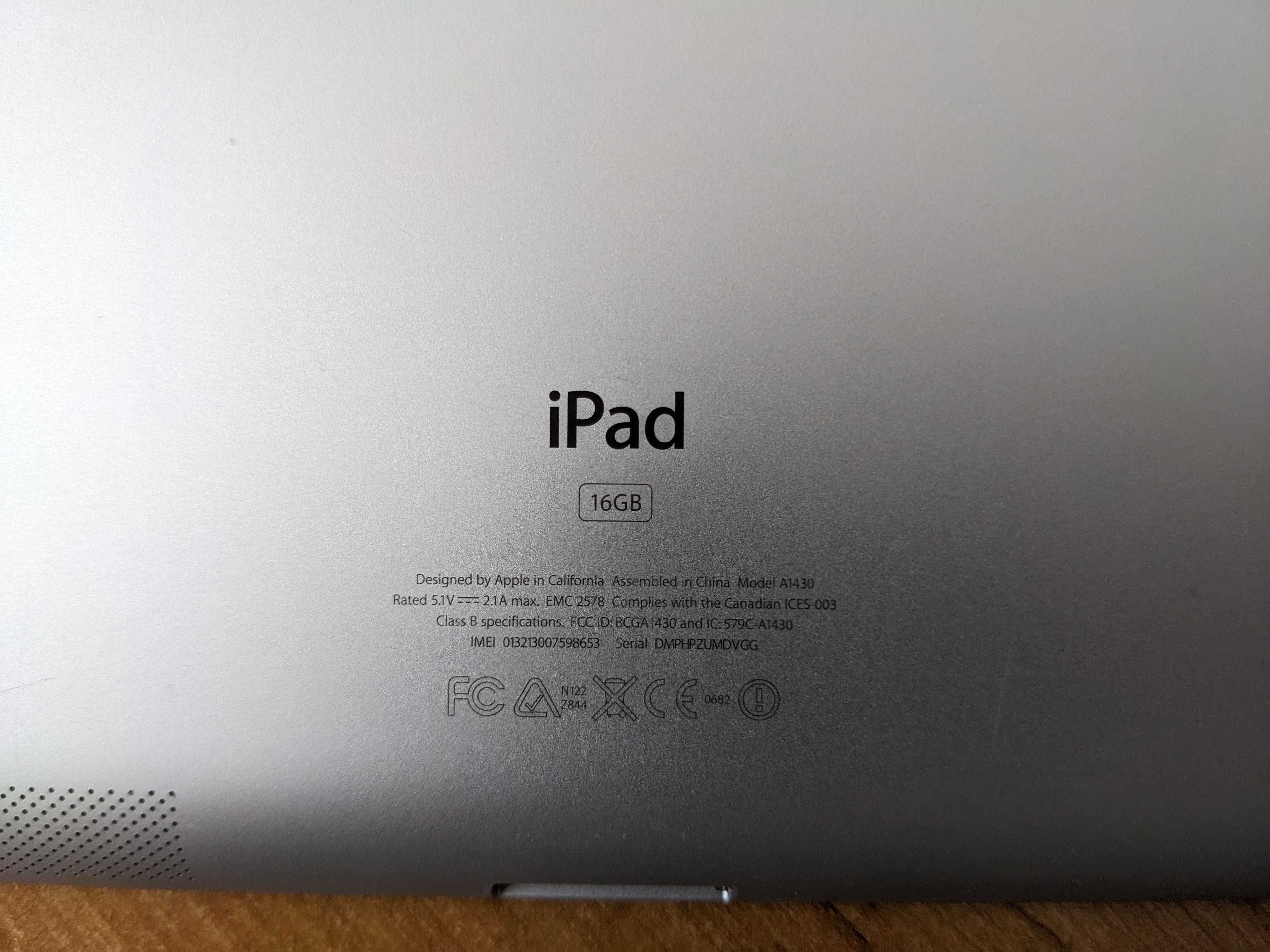 Планшет Apple iPad 3 A1430 16GB Wi-Fi+4G+кабель+коробка+скрепка+инст..