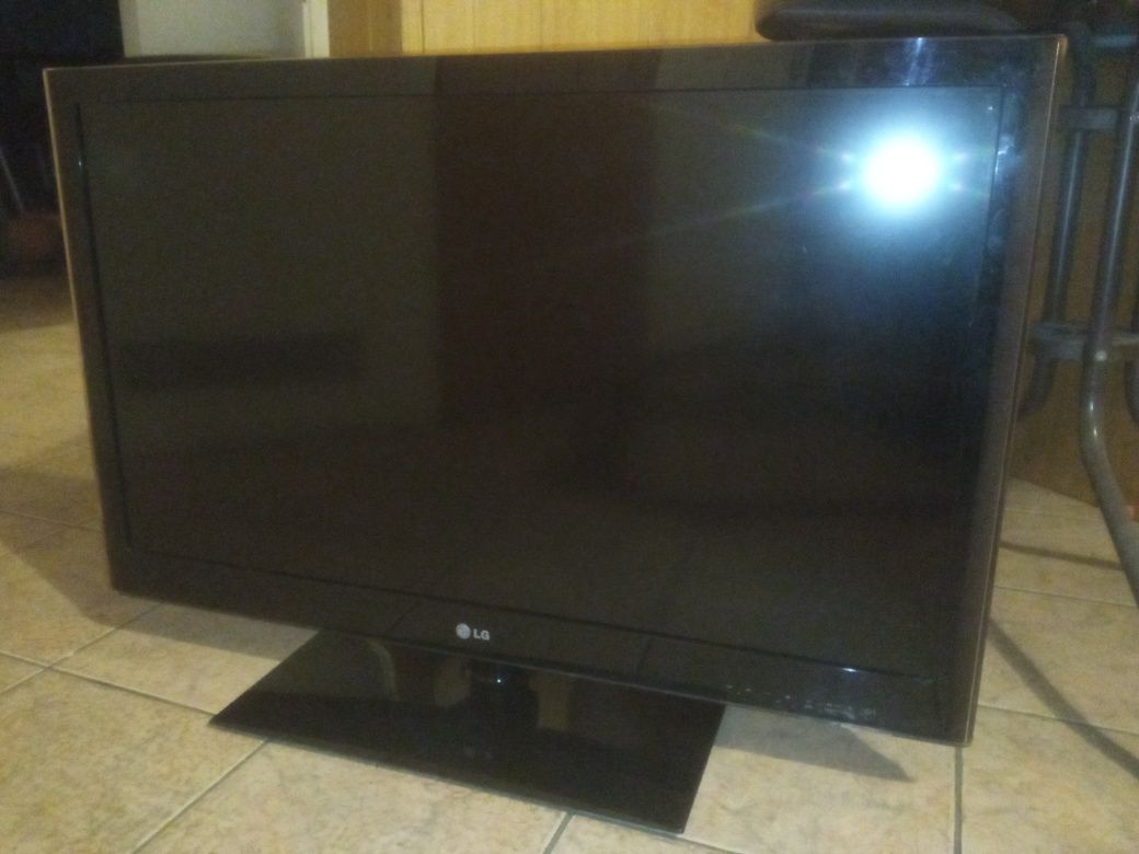 Telewizor LG 37 cali uszkodzony