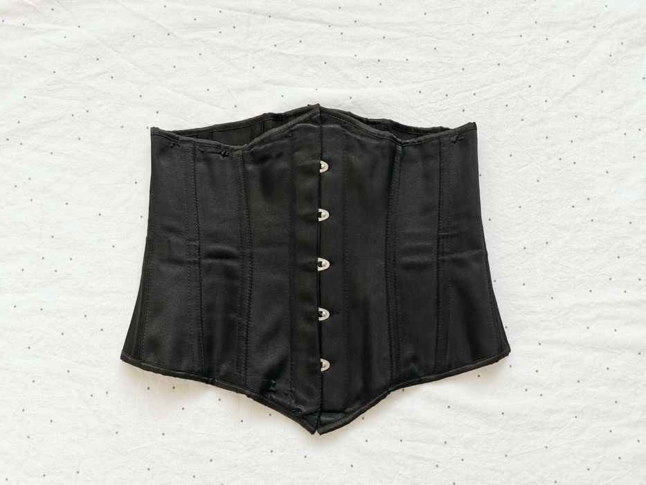 Gorset w stylu gotyckim