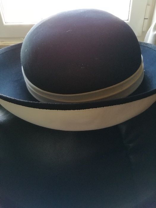 Chápeu de cerimónia da Kangol Design