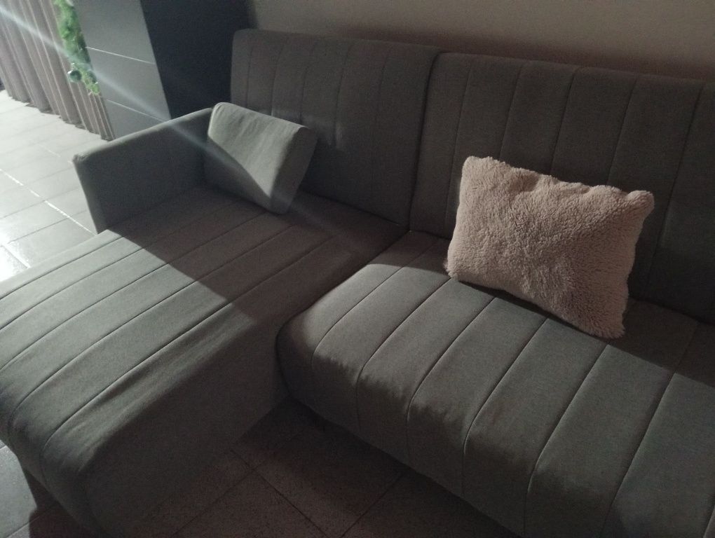 Sofá nunca usado faz de cama