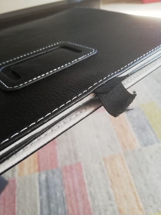 Etui na tablet uniwersalne.