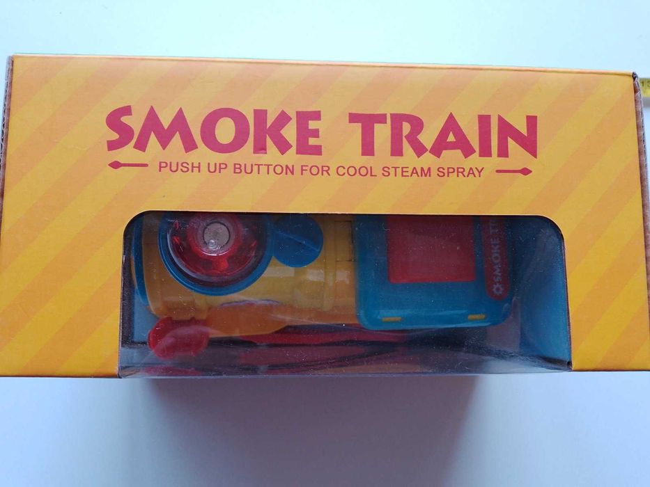 Игрушка Веселыйпаровозик на батарейках.