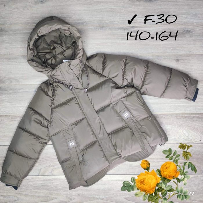 Зимова куртка на дівчину