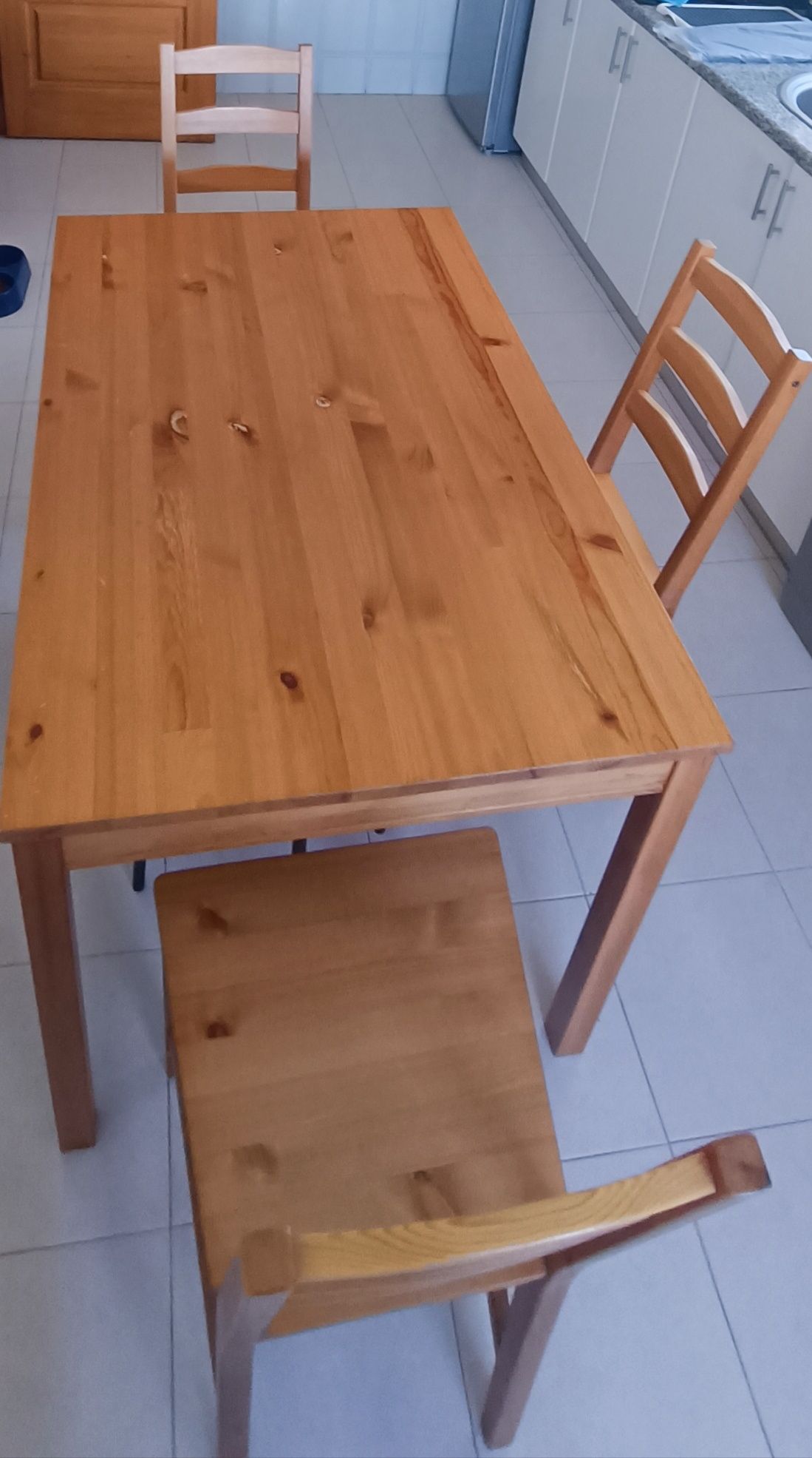 Conjunto Mesa com 2 cadeiras
