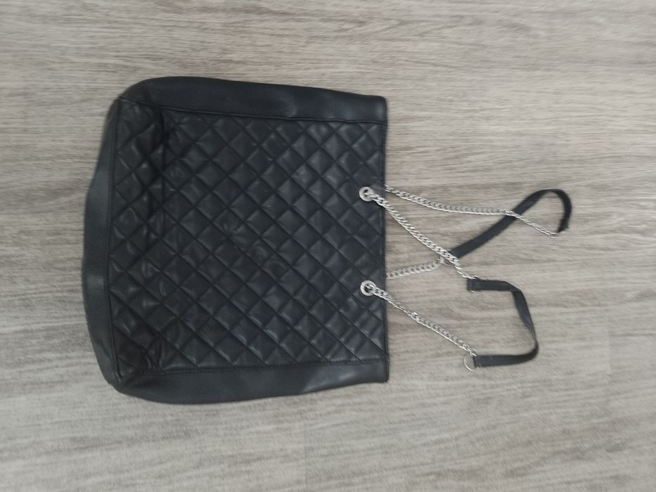 Sprzedam damską torebkę.