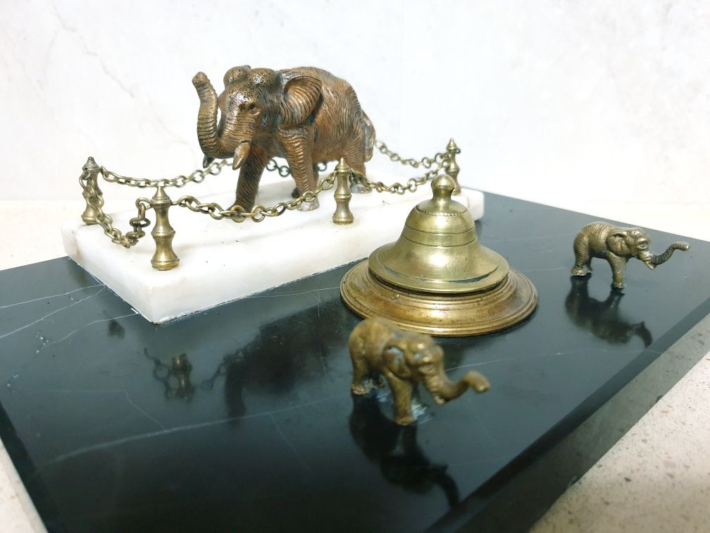 Raro fantástico antigo tinteiro figurativo com elefantes em bronze