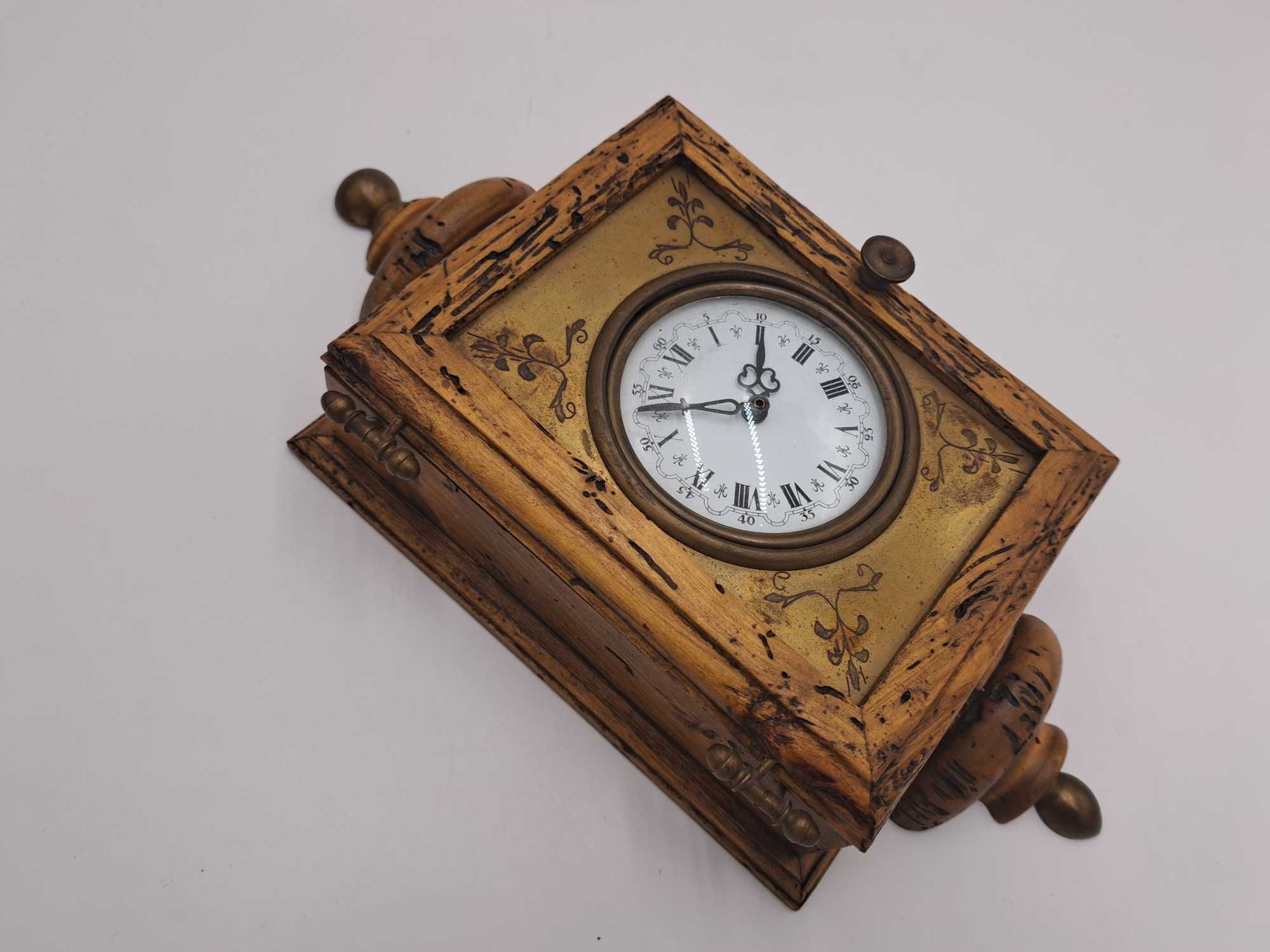 Zegar ścienny drewniany skrzynka kwarcowy stylizowany