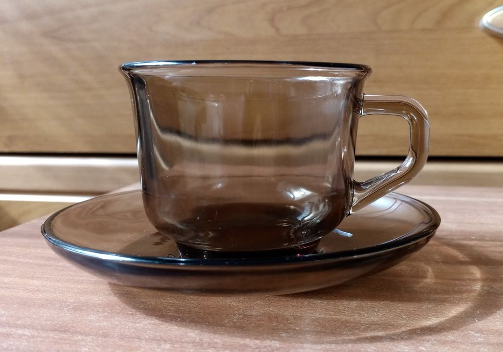 Filiżanka ze spodkiem/ szkło dymne