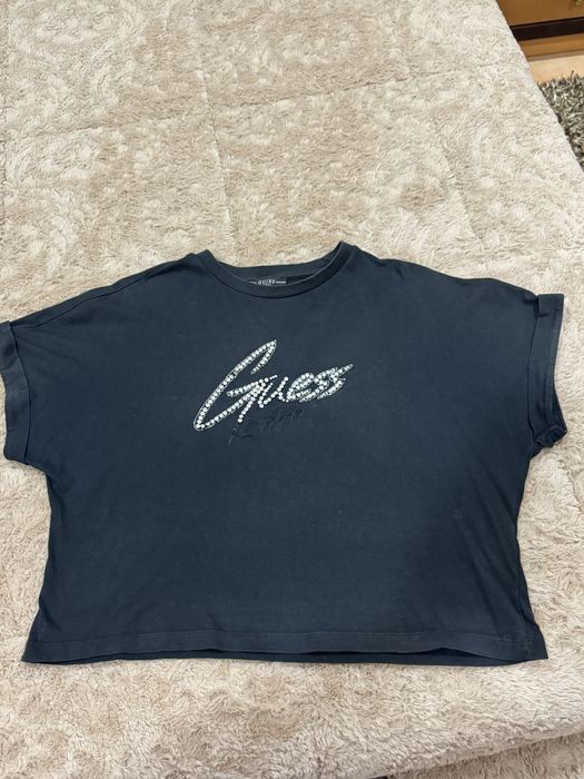T-shirt GUESS com brilhantes