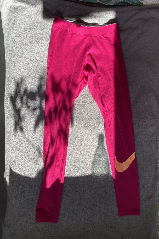 Różowe legginsy z Nike